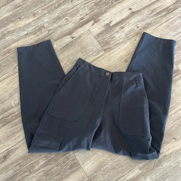 Lululemon Light Utilitech Cargo Pocket High-Rise Pant
Graphite Grey - Picture 8 of 10